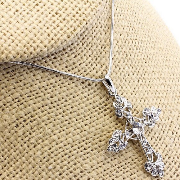 16" Snake Chain Crystal Cross Pendant Necklace - Picture 1 of 1